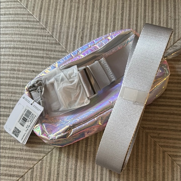 Lululemon Everywhere Belt Bag Iridescent - Picture 4 of 6